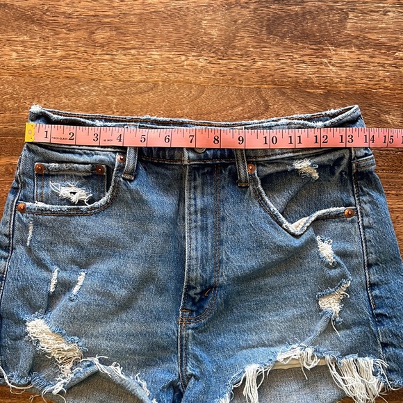Abercrombie & Fitch High Rise Mom Short - Picture 4 of 5